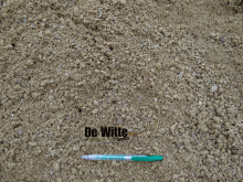 Dolomiet 0/5 mm is een beige grijs gebroken gesteente