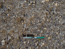 Dolomiet 0/15 mm is een beige grijs gebroken gesteente