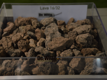 Lava 16/32 mm is een bruingrijs poreus grind gewonnen uit Eifellava